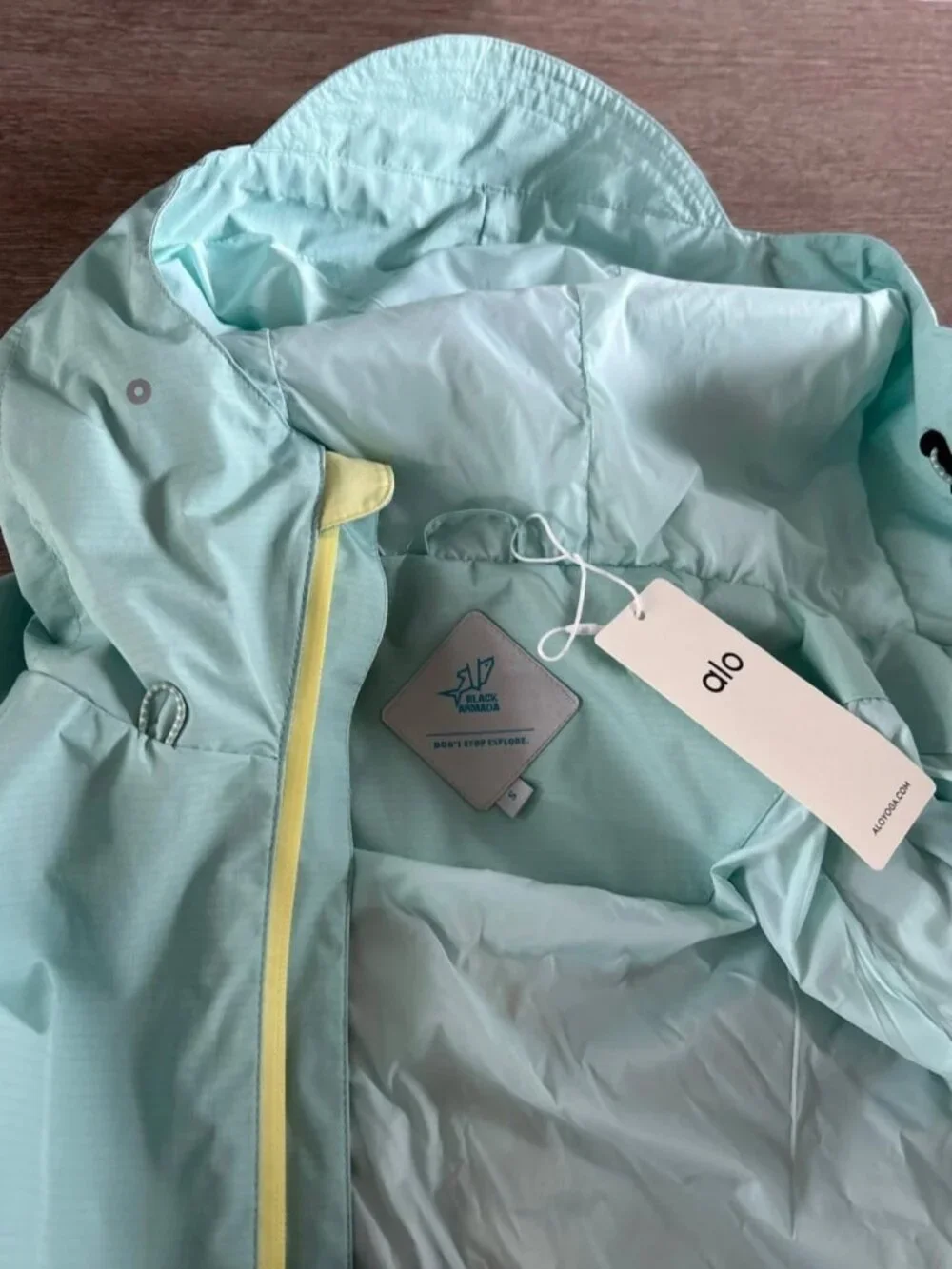 ALO Yoga Airwave Windbreaker Jacket Mint/Yellow Size S